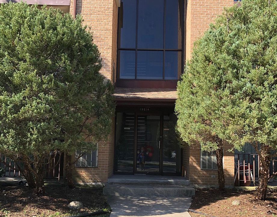 1st image of 19514 Lake Shore Dr APT 2N
