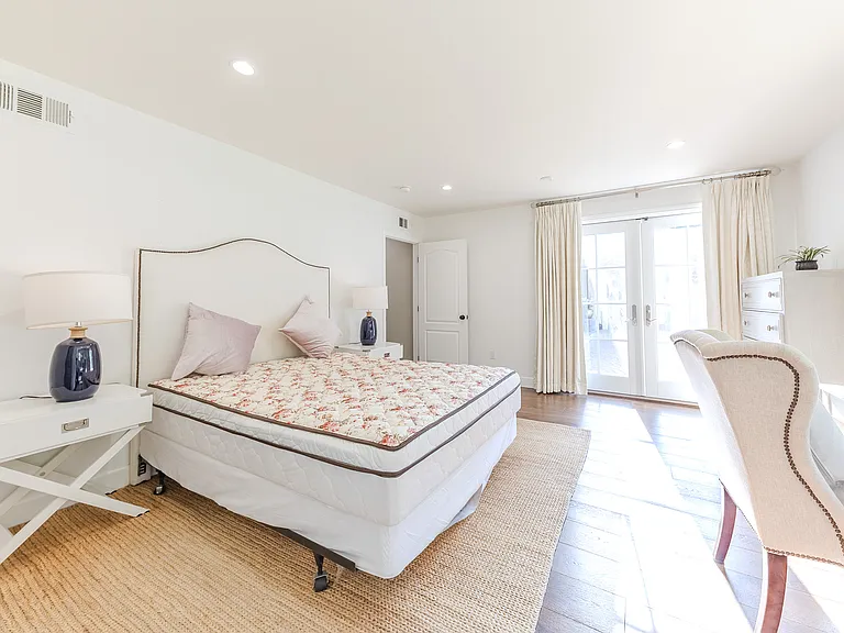 325 W Bellevue Dr — Photo 40