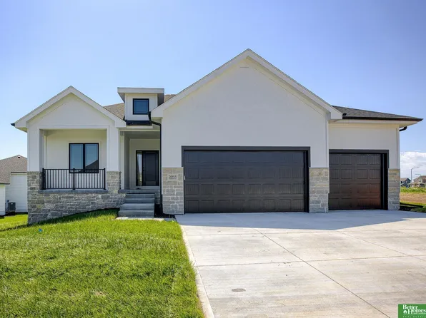 20915 Sandstone Ln, Gretna, NE 68028