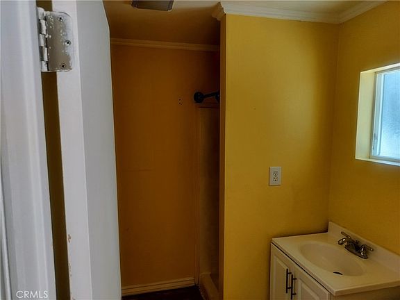 4th image of 14833 Victory Blvd