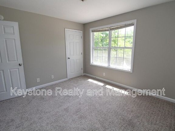 5th image of 938 Cumberland Dr APT B