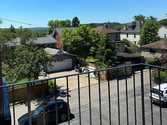 Balcony, with enough space for a table and chairs