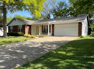 1735 Country Acres Dr, Saint Peters, MO