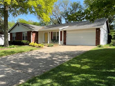 1735 Country Acres Dr, Saint Peters, MO, 63376