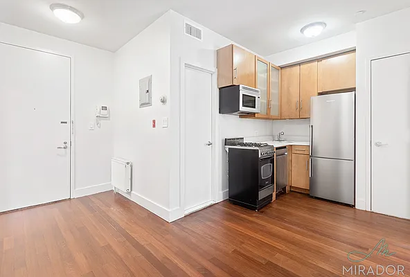 Rented by Mirador Real Estate | media 4