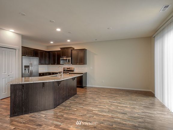 3rd image of 2927 Anna Street #324