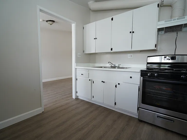 950 W 5th St #A16 — Photo 2