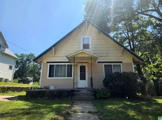 2208 W 4th St, Sioux City, IA 51103