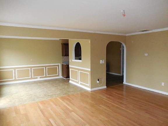 4th image of 5861 Seabright Ln