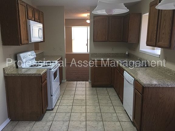 4th image of 813 Larue Dr