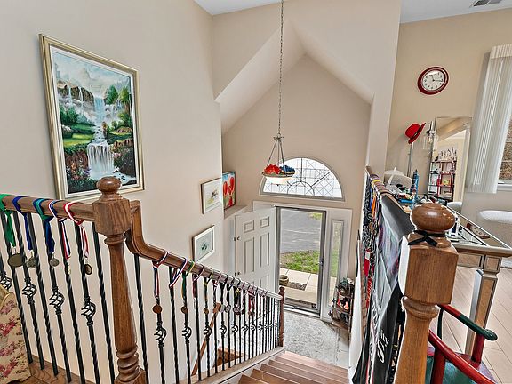 2nd image of 39 Beaconsfield Ct