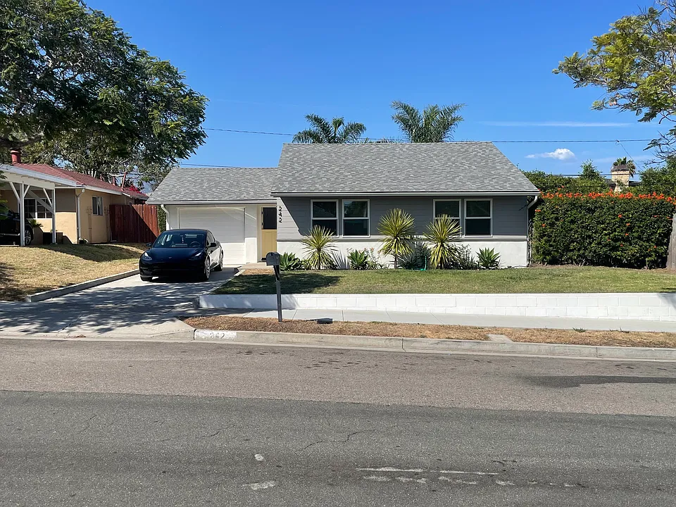 242 La Marina Dr