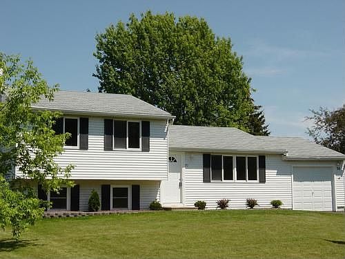 1st image of 30 Settlers Ln