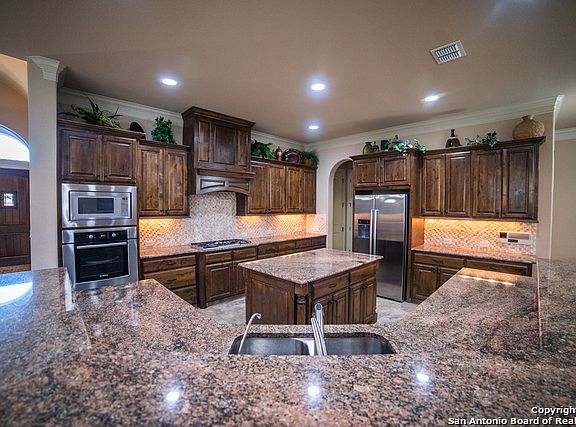 5th image of 19522 Brooke Pl