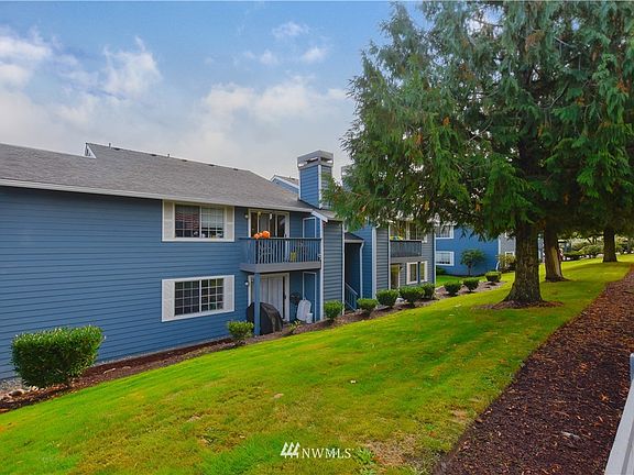 4th image of 16817 Larch Way #G104