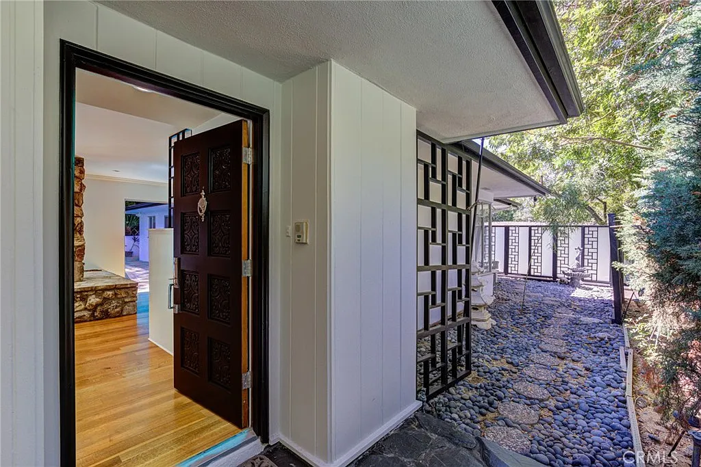 2 bed, 1700 sqft, $8,800 — Photo 4