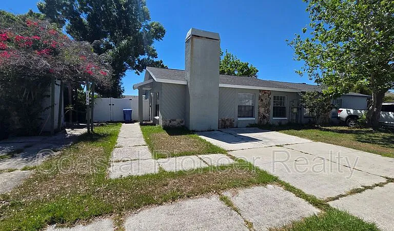 1242 Coolmont Dr — Photo 2