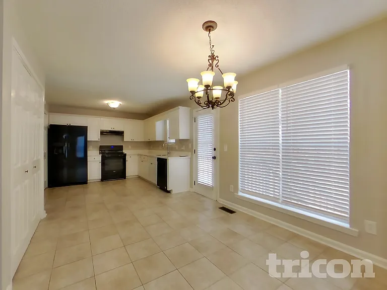 214 Amber Trce — Photo 5