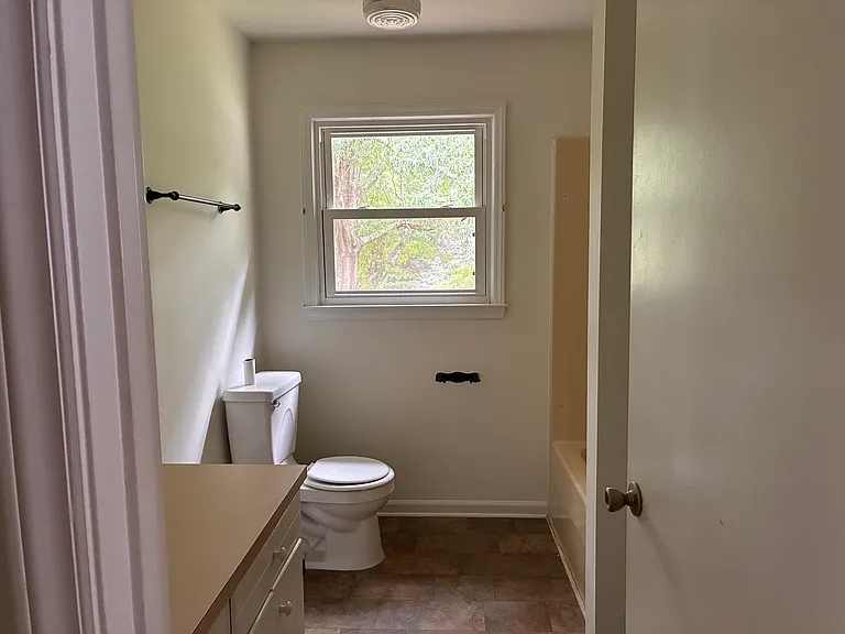 Upstairs full bath