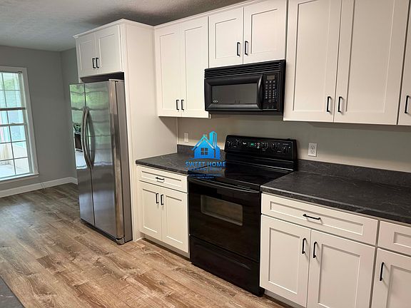 5th image of 3588 Woodland Dr