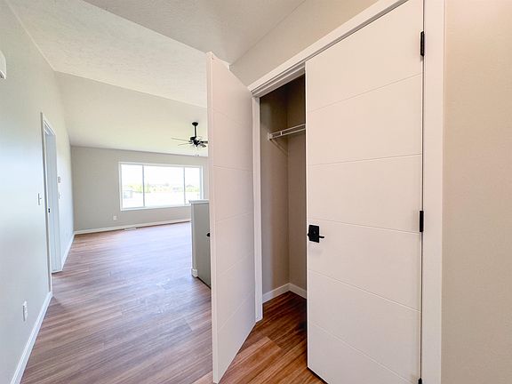 3rd image of 1008 W 62nd Street Pl