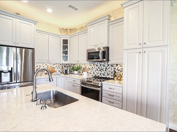 3rd image of 15 Pacifica