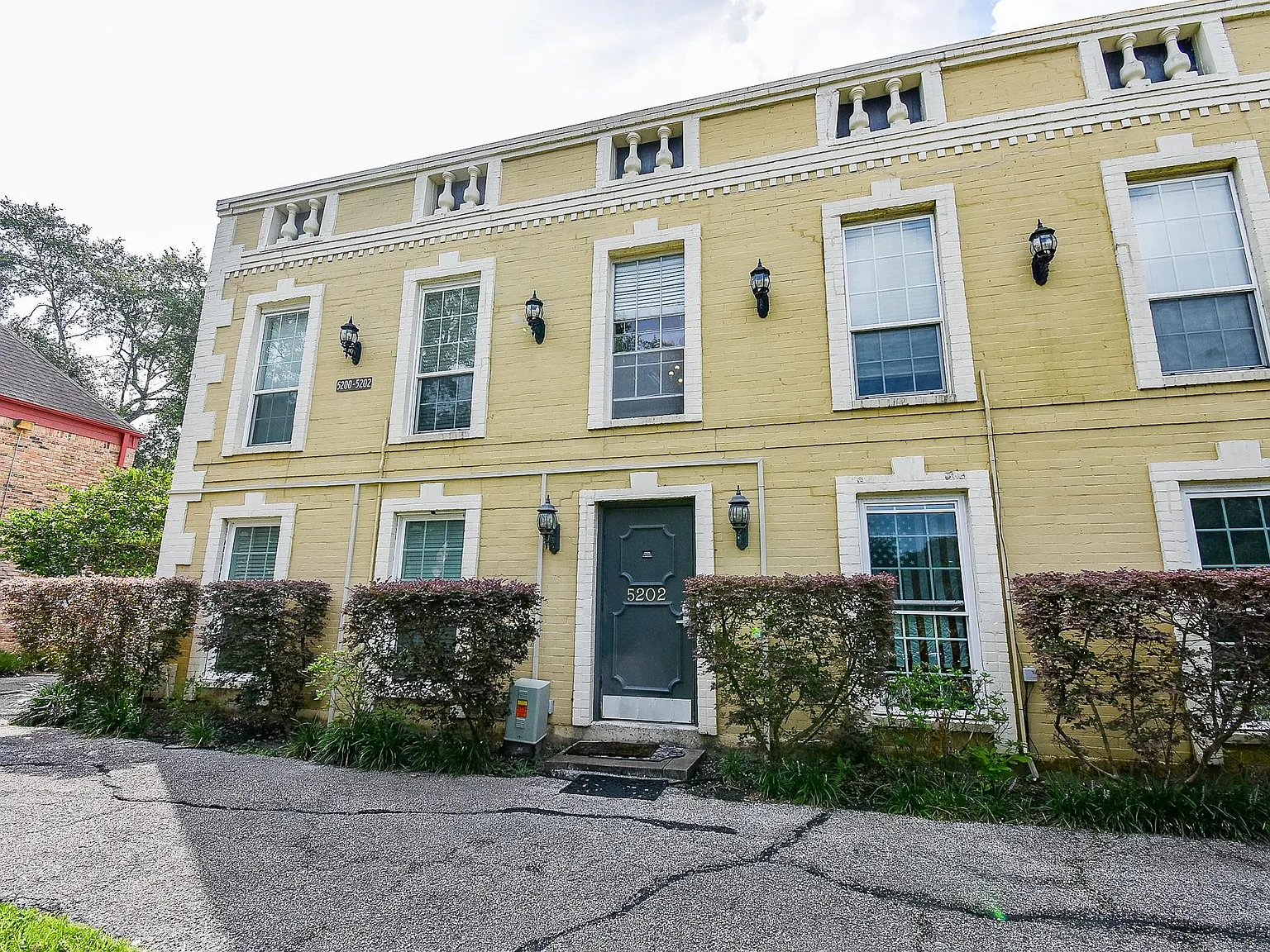 1 bed, 1.0 bath, 744 sqft, $1,350 — Photo 3