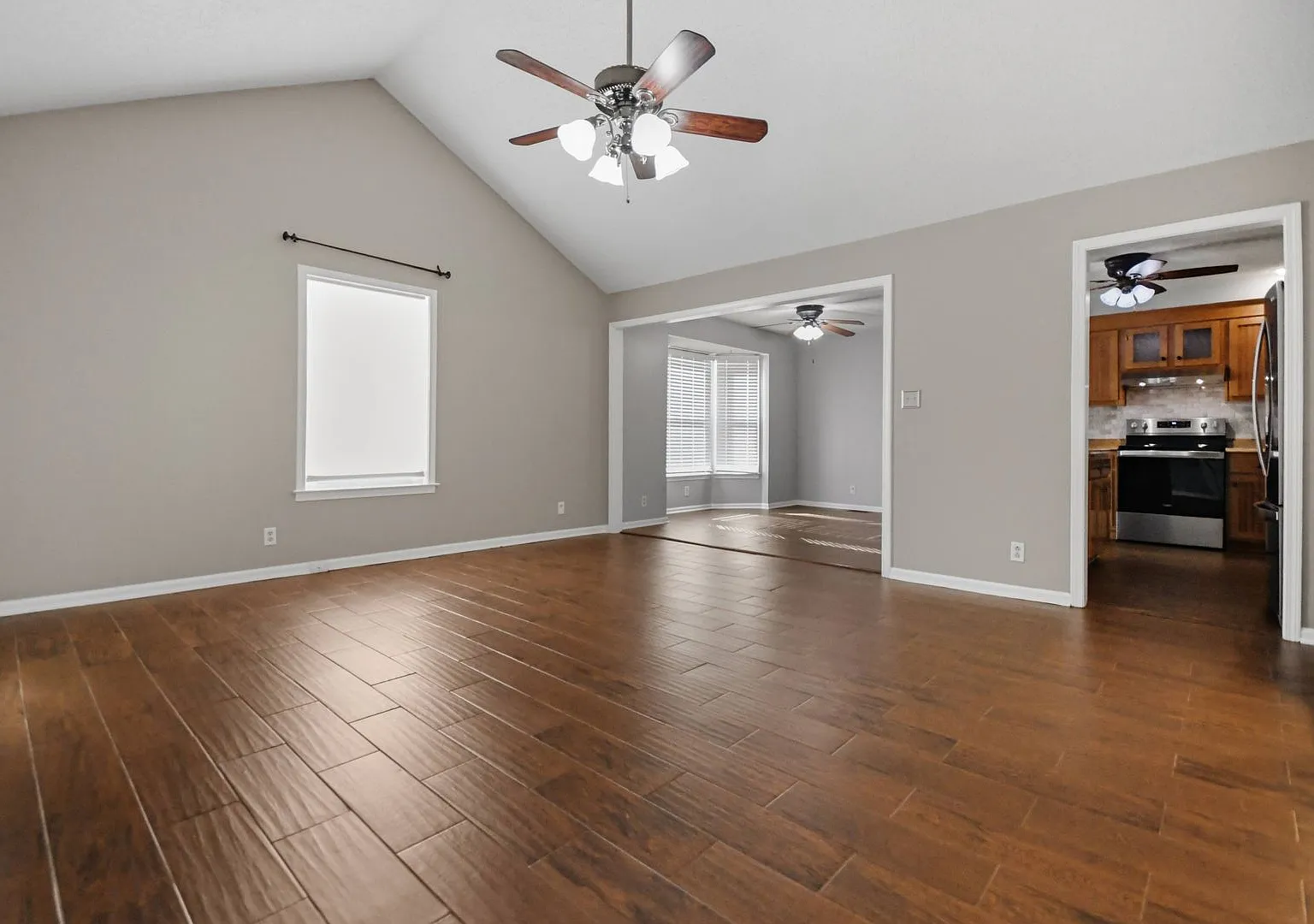 Pet Friendly Three Bedroom with Basement! — Photo 2