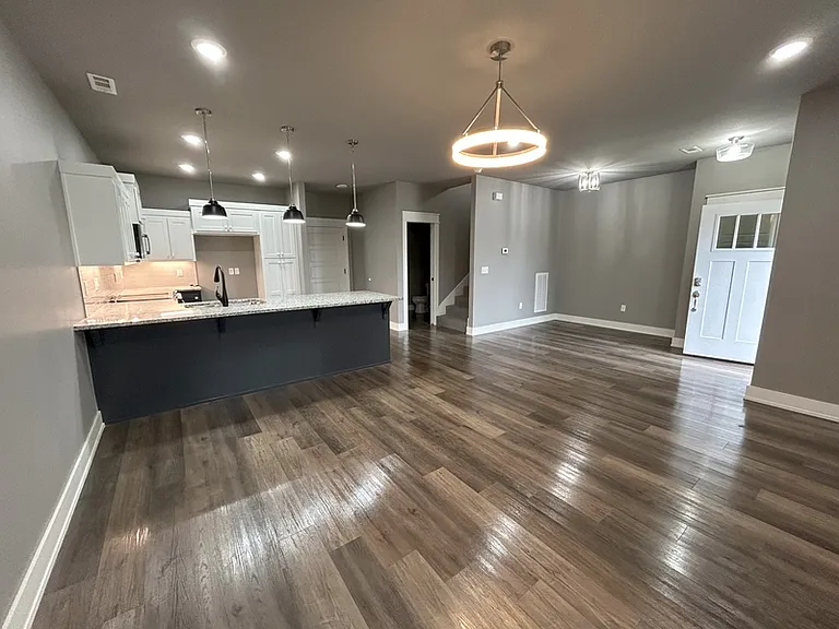 2602 N Ward Dr — Photo 2
