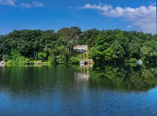 419 Springer Rd, Fairfield, CT 06824