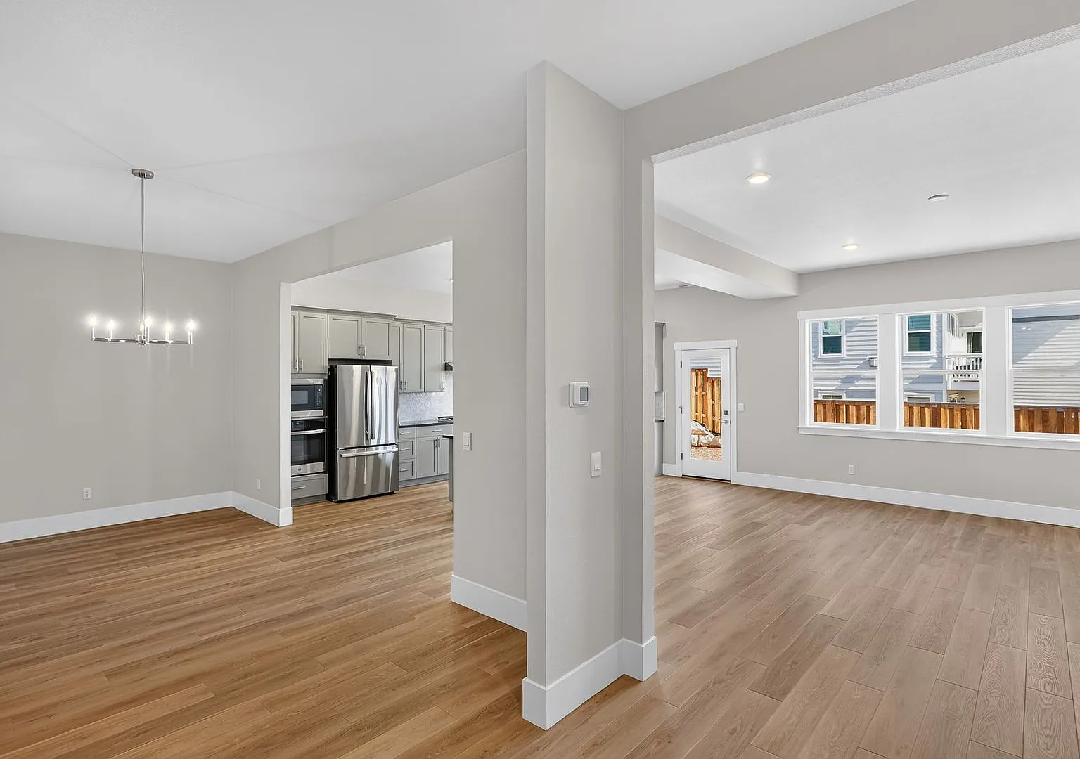 Stunning Beaverton Retreat - Sophisticated Design, Luxurious Finishes! — Photo 2