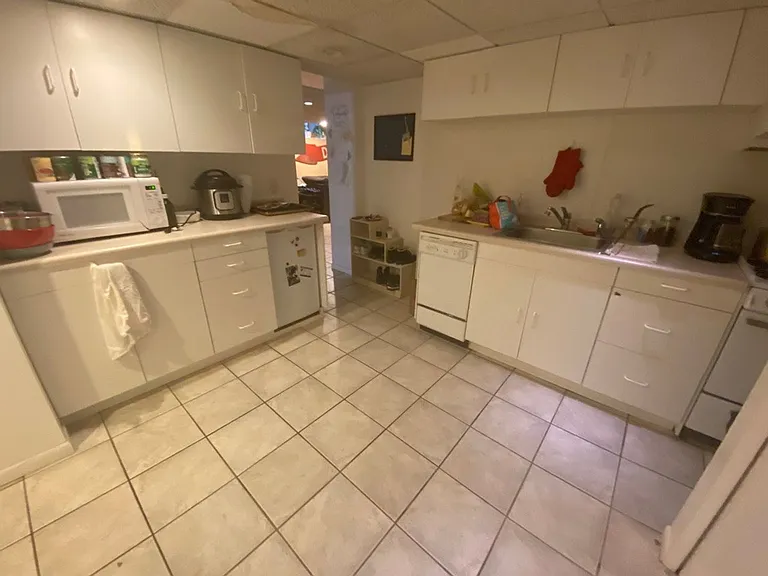 2921 Sunset Blvd — Photo 40