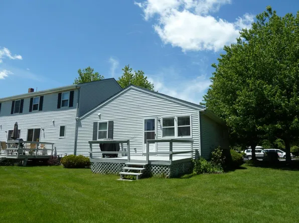 9 Bay View Ter, Portland, ME 04103