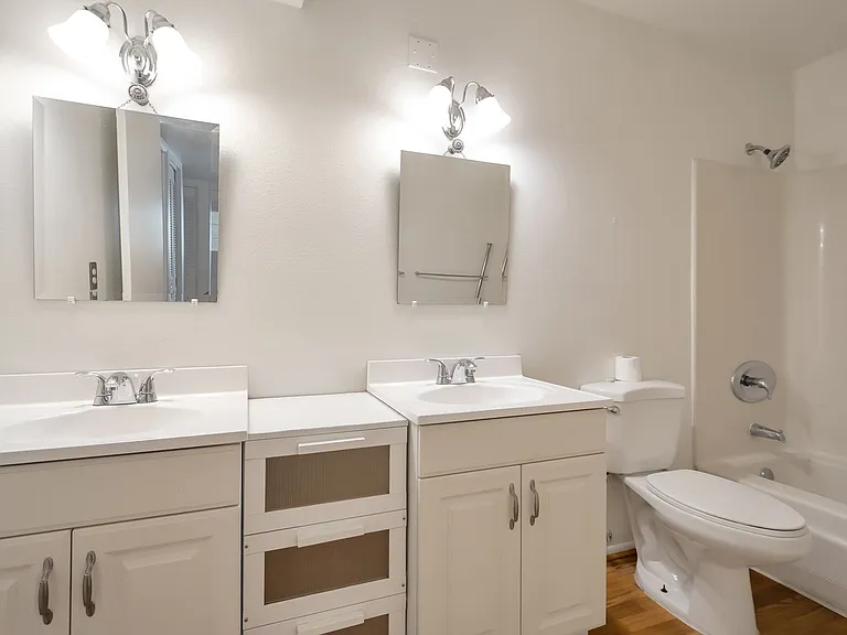 1633 E La Jolla Dr — Photo 3