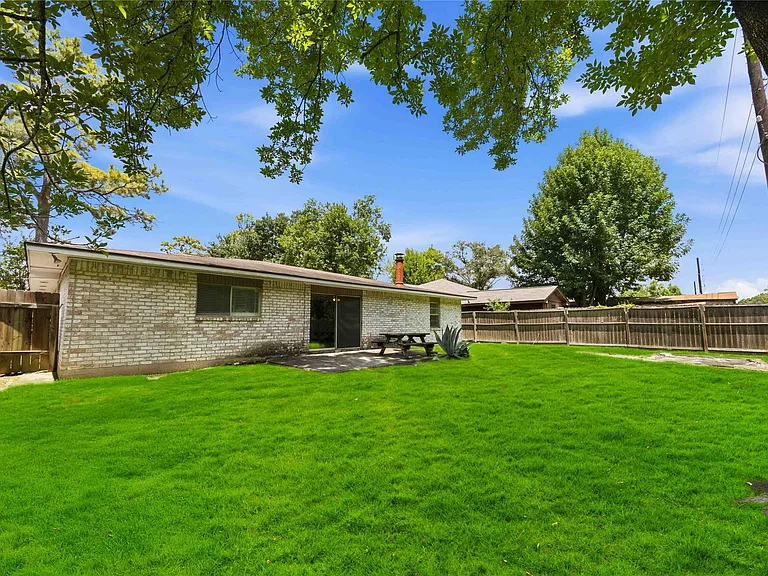11006 Thackery Ln — Photo 26