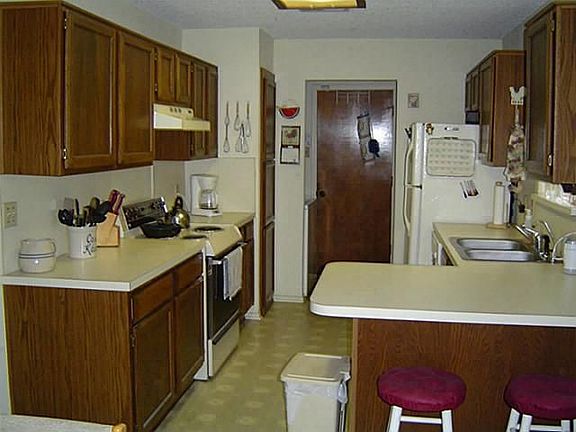 3rd image of 3009 Amber Dr S