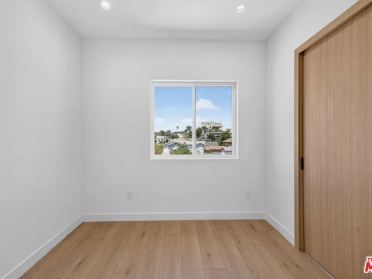 150 N Carondelet St — Photo 21