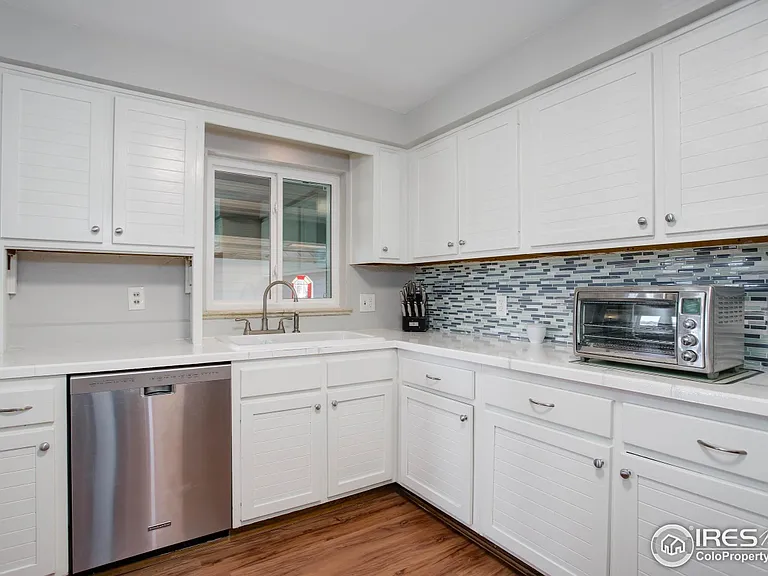 690 W Elmhurst Pl — Photo 13
