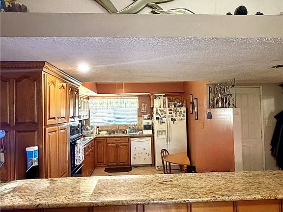 5th image of 1245 Ross St