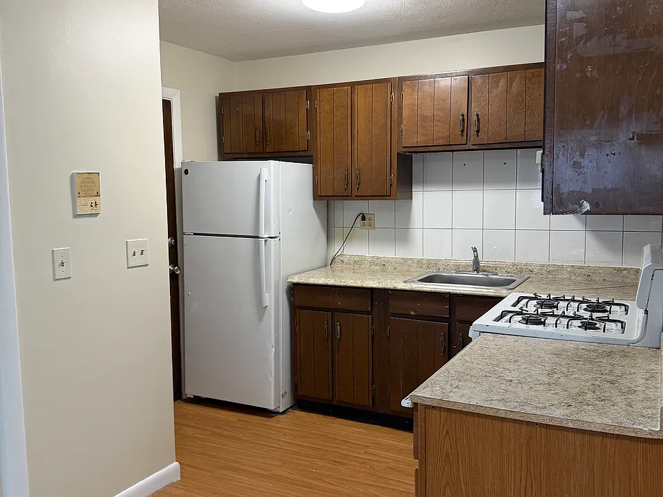 201 Dewey St #5