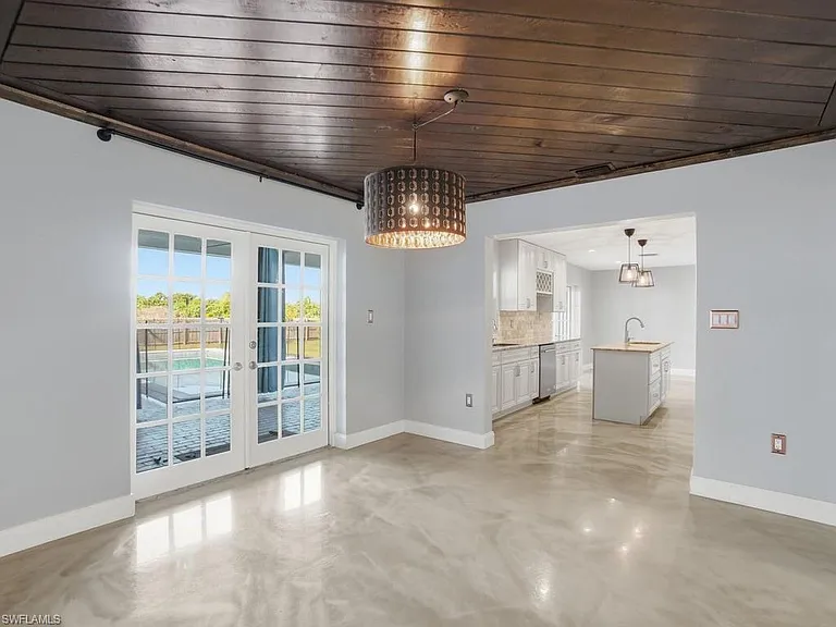 4920 Shady River Ln — Photo 32