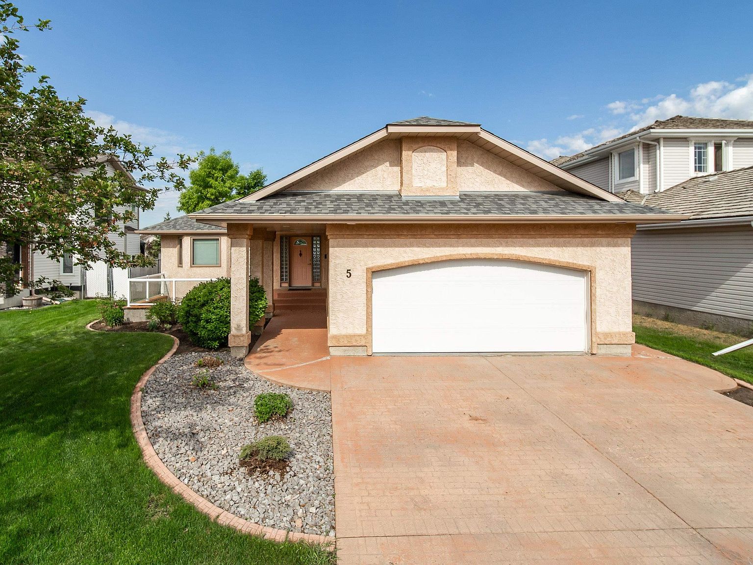 5 Augusta Fairway Cres