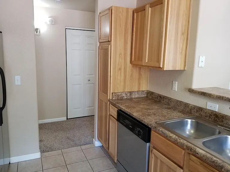 555 Cougar Bluff Point #101 — Photo 5