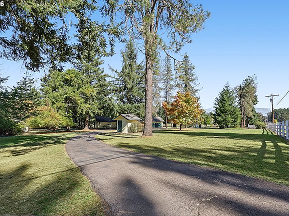 3rd image of 32190 Lynx Hollow Rd