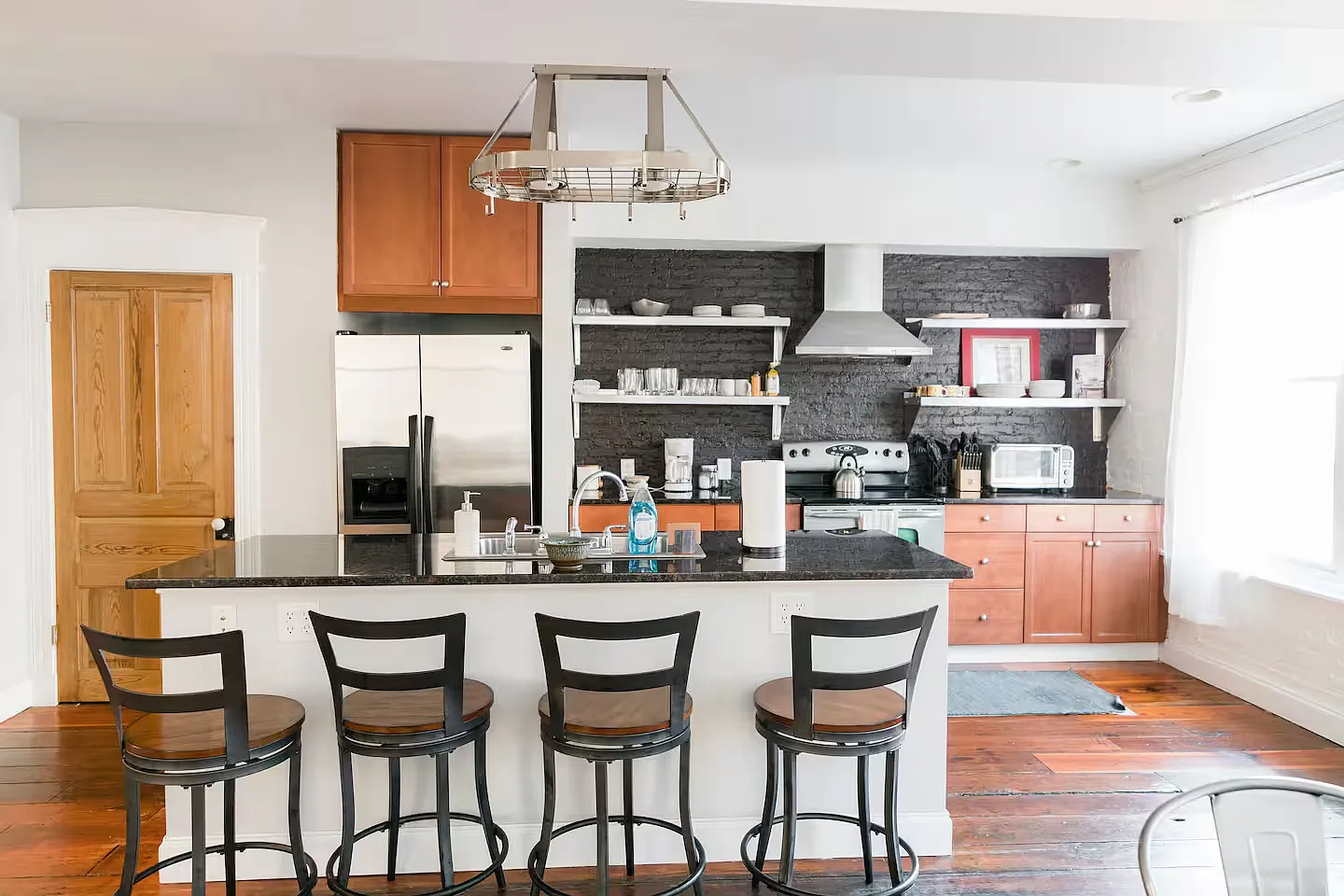 2 bed, 1875 sqft, $3,200 — Photo 2