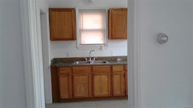 2nd image of 11725 Duchess St