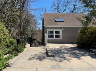 62 Marwood Rd N #B, Pt Washington, NY 11050