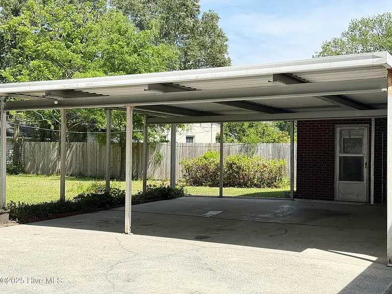 2703 Jackson Dr — Photo 5