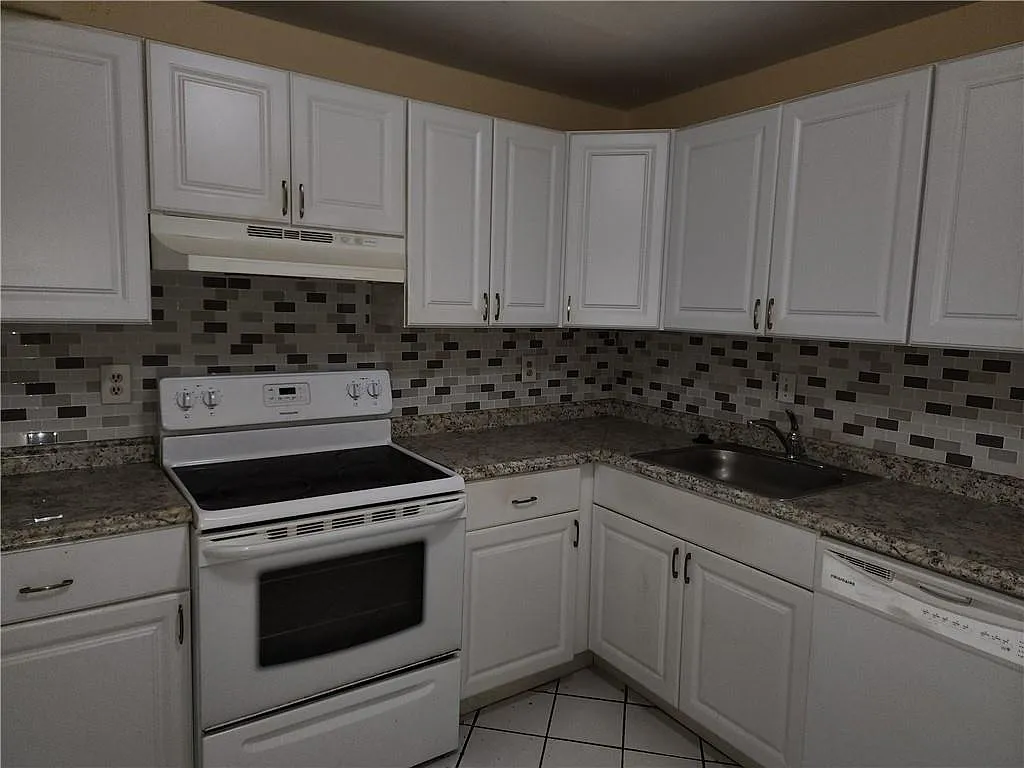 1 bed, 2.0 bath, 972 sqft, $1,500 — Photo 2