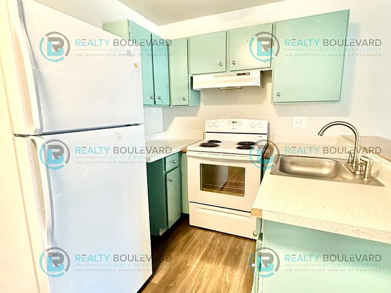 929 Willow St — Photo 4